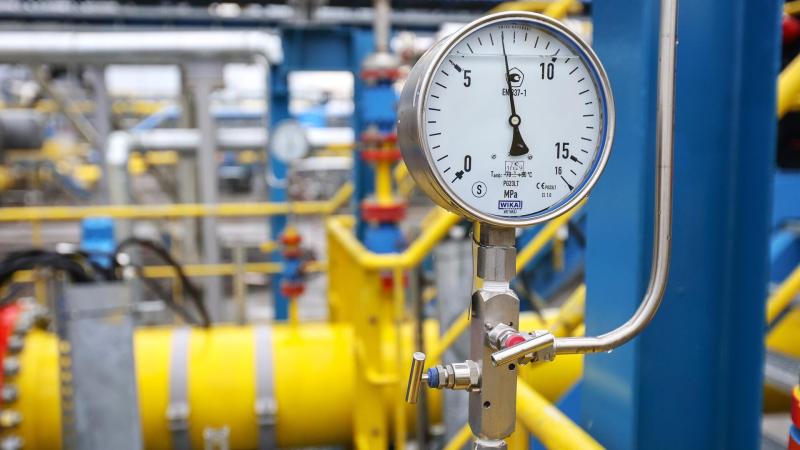 Поставки газа из Азербайджана в Грузию уменьшились почти в два раза.