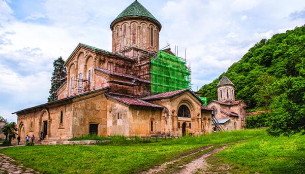 Монастырский комплекс Гелати закрыт для посетителей