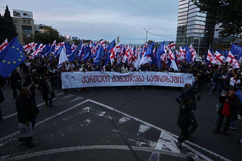 ВИДЕО | В Тбилиси прошел митинг, собравший несколько тысяч участников под лозунгом 