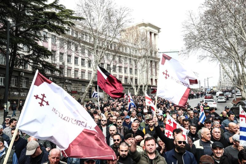 В Тбилиси прошло шествие, организованное оппозицией в знак протеста против итогов выборов.