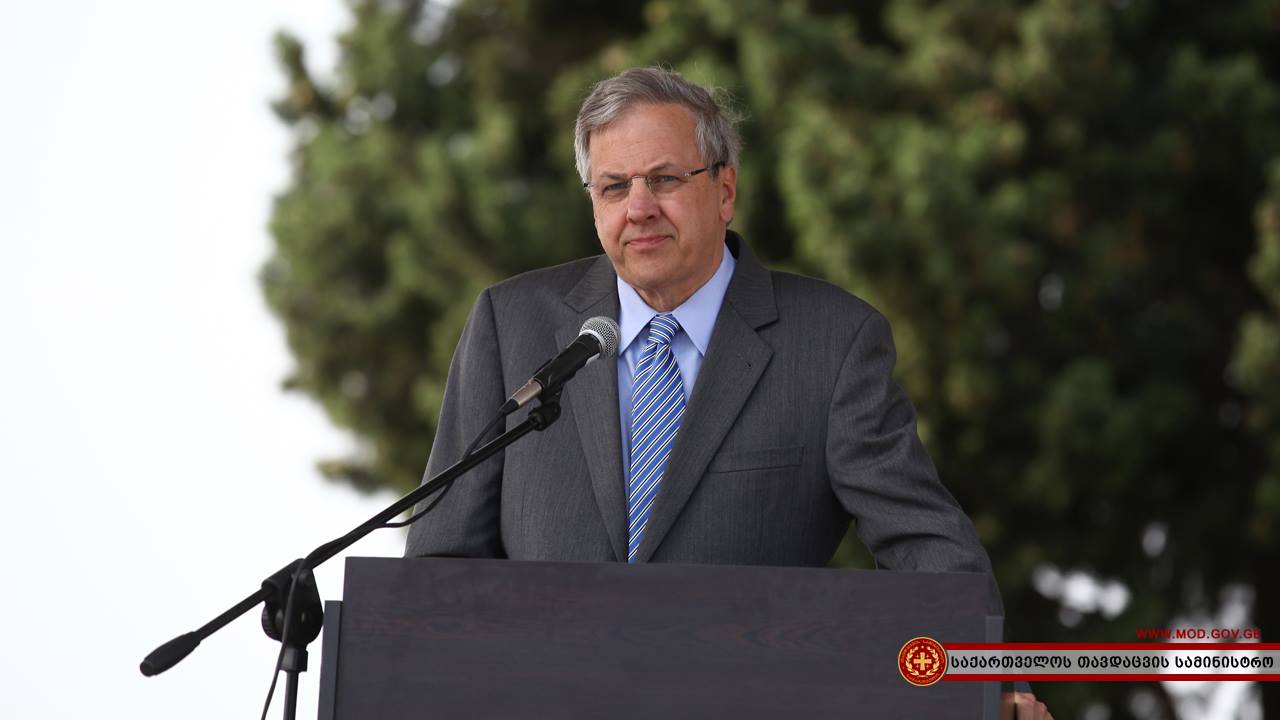 Посол США в Грузии обеспокоен заявлением председателя КСГ о фактах давления на суд
