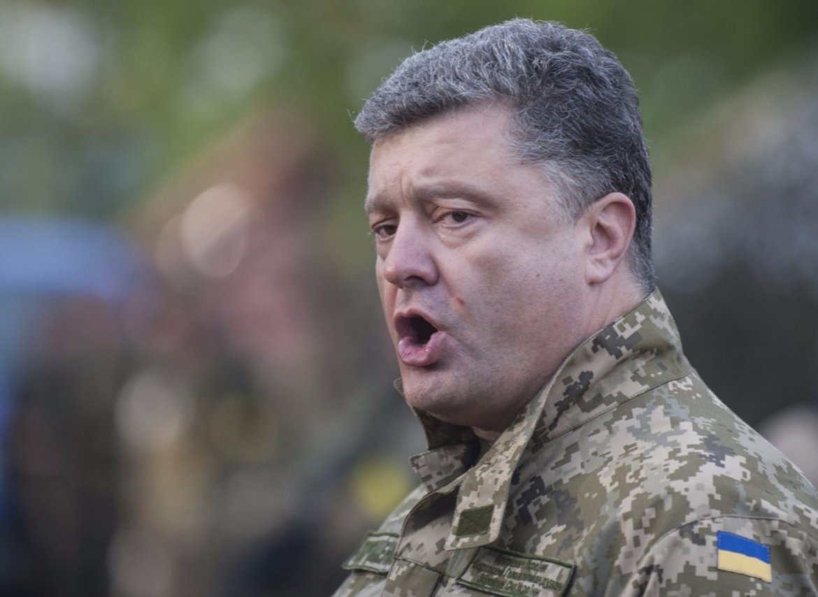 Президент Украины приказал привести войска в повышенную боевую готовность
