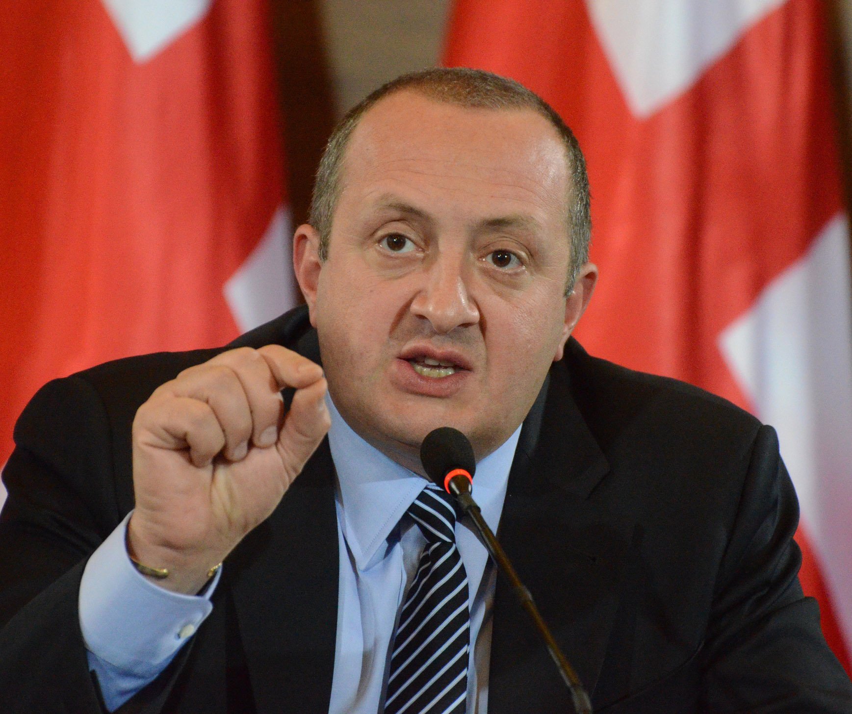 Президент Грузии призвал призывал международное сообщество отреагировать действия РФ в Абхазии