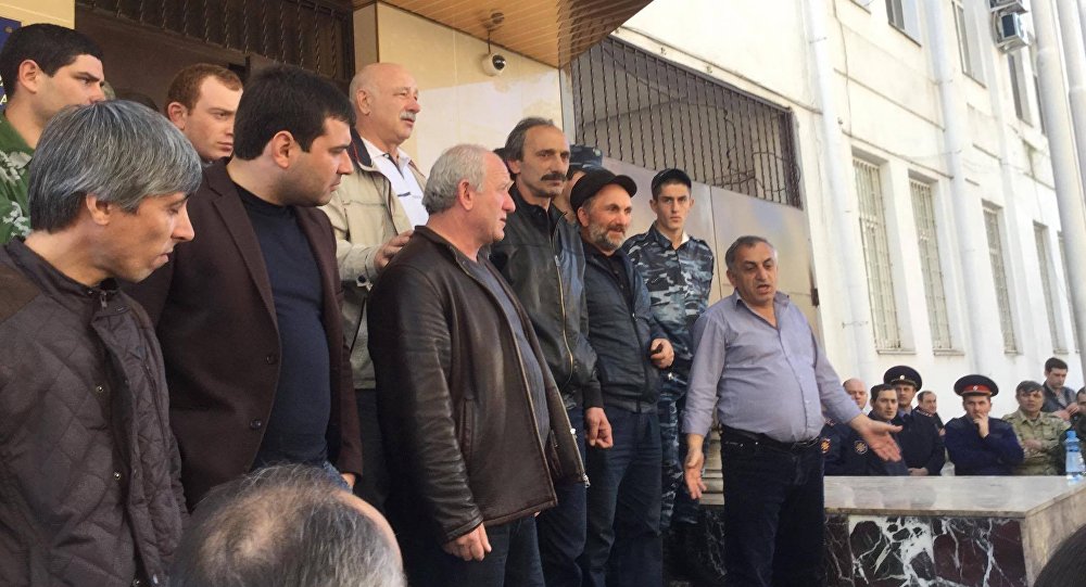 В Абхазии вступили в силу штрафы за голые торсы и купальники на улице | Пикабу