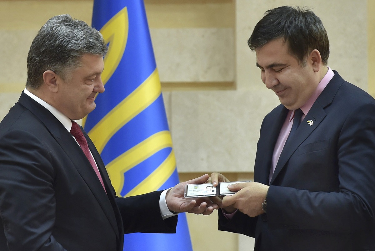Саакашвили стало известно о решении Порошенко, лишить его гражданства