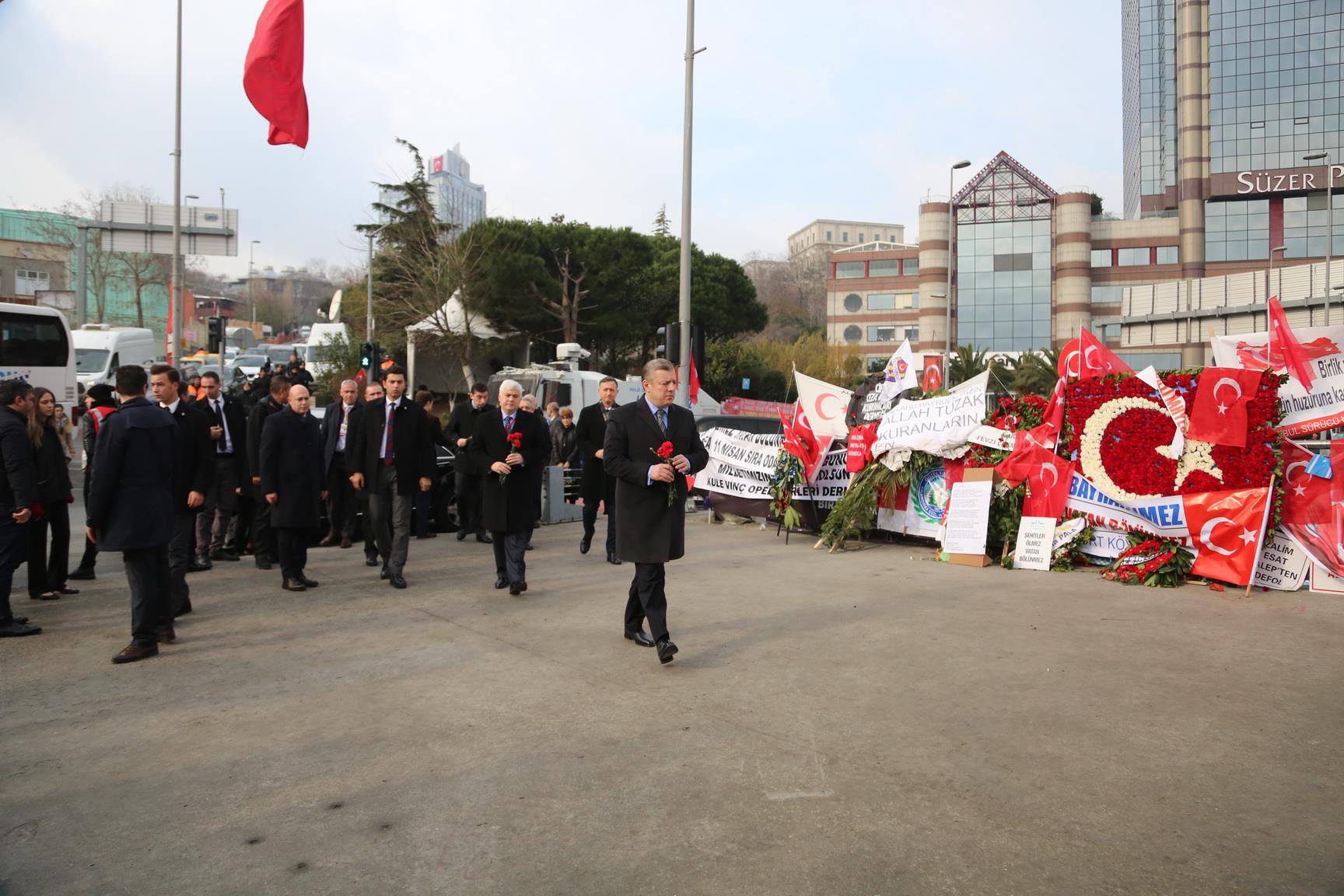 Премьер Грузии почтил память жертв теракта в Стамбуле