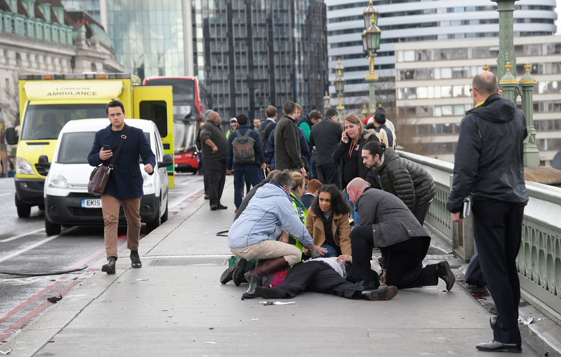 Теракт в Лондоне: ранены более десятка человек