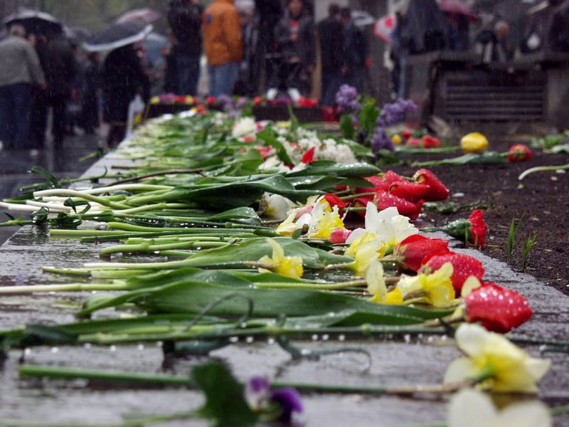 В центре Тбилиси проходит акция памяти жертв 9 апреля