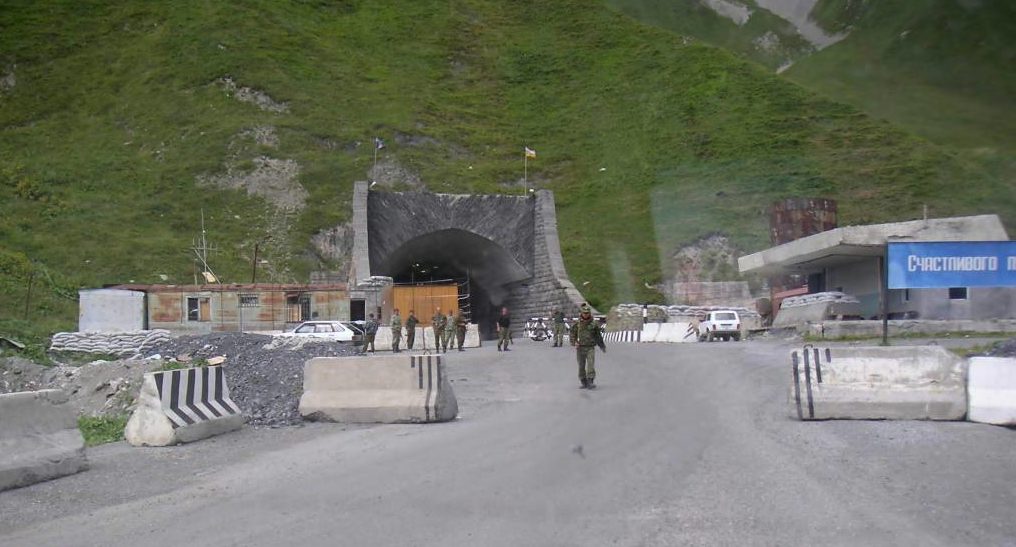 Южная Осетия временно закрывает непризнанную границу с Грузией