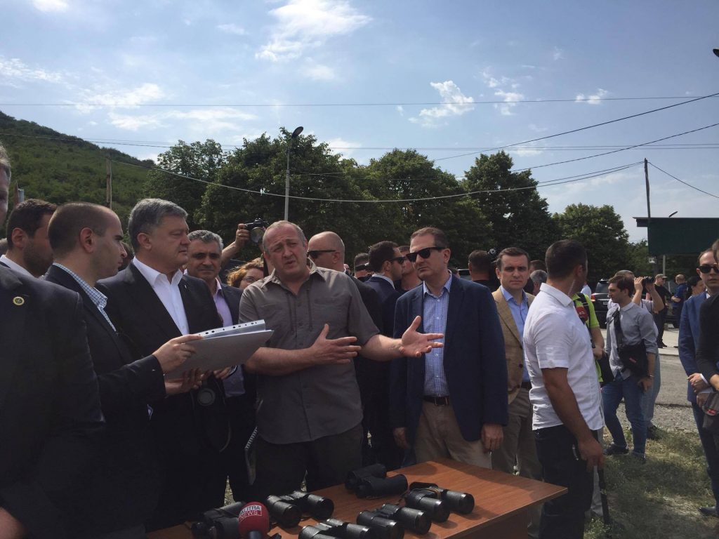 Президет Украины посетил линию оккупации