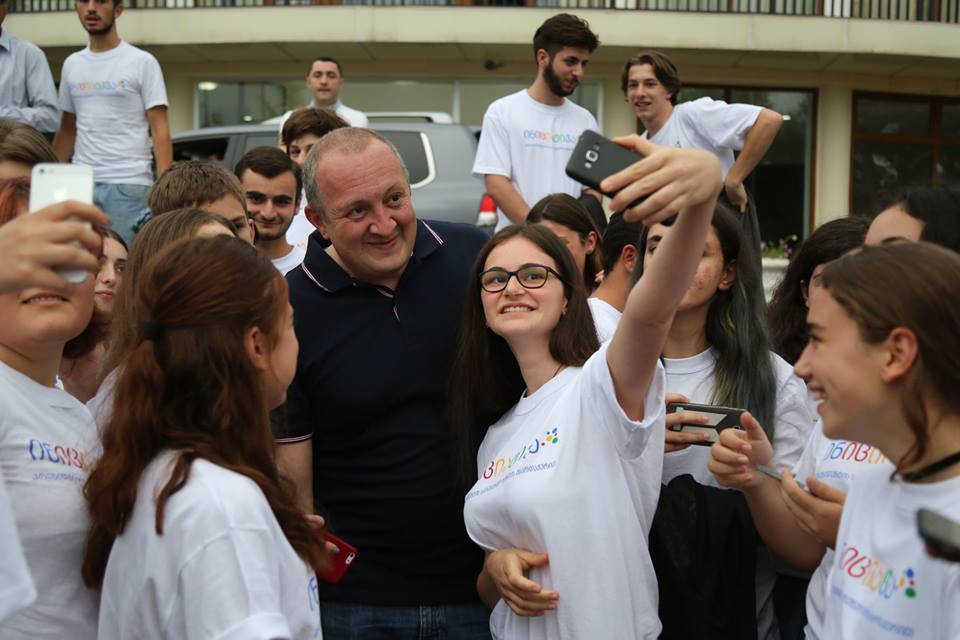 Президент Грузии поздравил студентов