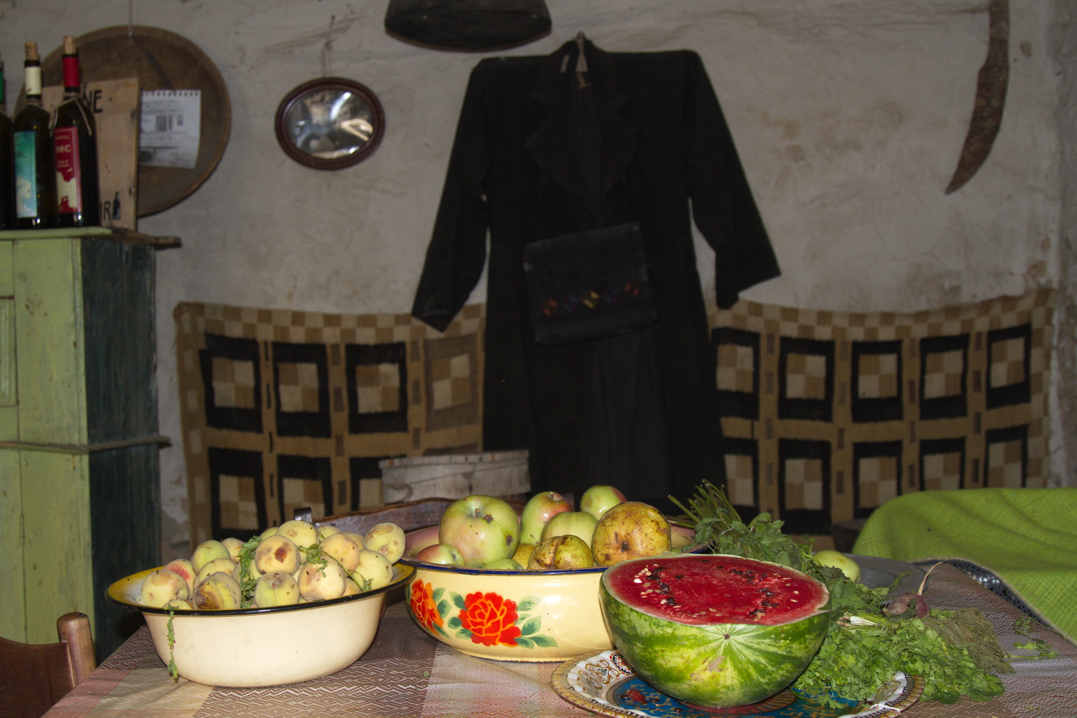 Девушка с арбузами  – как в Тушетии открыли вегетарианское кафе 