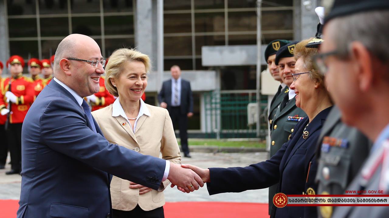 В Тбилиси впервые приехала министр обороны Германии