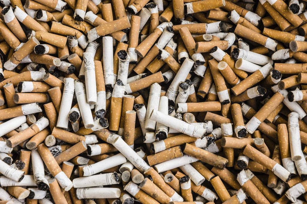 inquinamento mozziconi sigarette come combattere problema video новости Акакий Зоидзе, Амиран Гамкрелидзе, Грузия, курение, никотин, табак, табакокурение