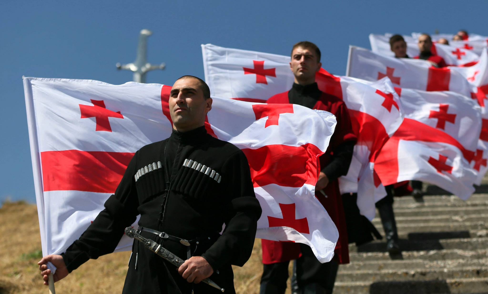 Georgian Flags новости Грузия, опрос, Россия, Фонд Общественное мнение