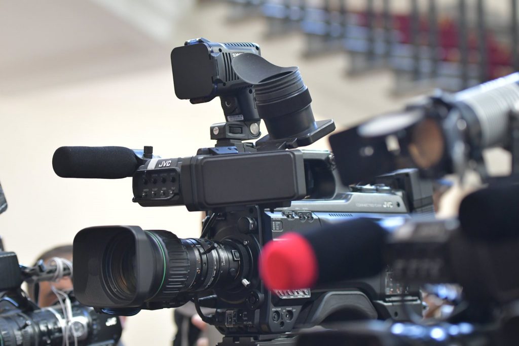 Camera новости Для адвокатирования медиа, Национальная комиссия по коммуникациям, СМИ