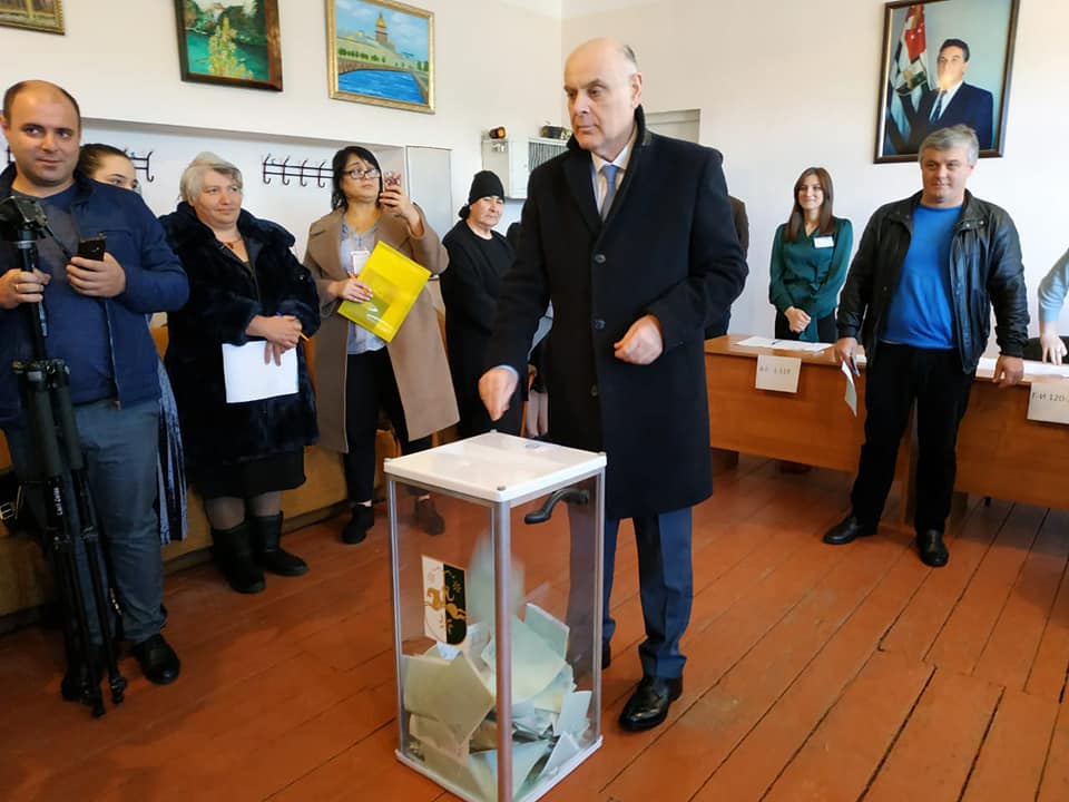 Aslan Bzhania 4 новости Абхазия, Адгур Ардзинба, Аслан Бжания, выборы в Абхазии