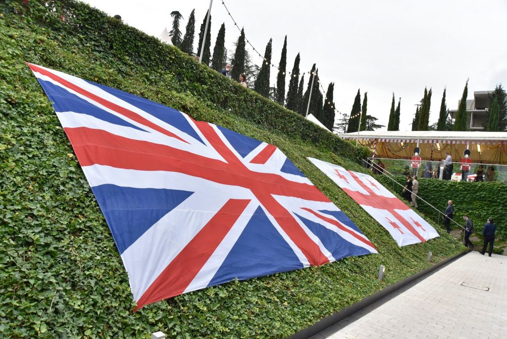 UK Georgia Flags новости кризис Мечты, кристиан даниельсон, посольство Великобритании