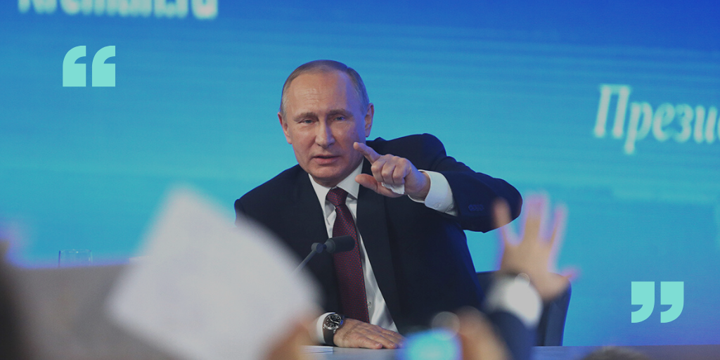 Publikatsiya v sotsialnyh setyah s vdohnovlyayushhej tsitatoj na fone temnoj fotografii gory политика Владимир Путин