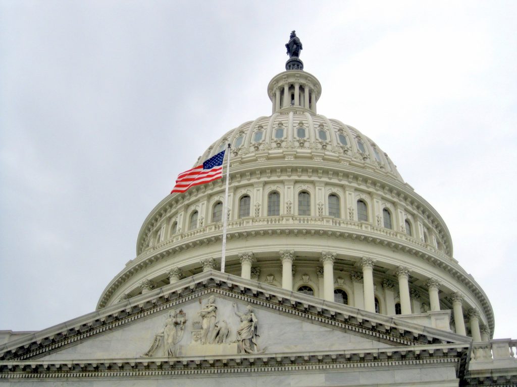 view of the capitol building dome with the united B99KLLR новости Грузия-США, Конгресс США, Пентагон