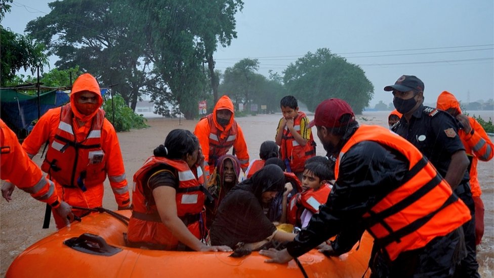 119557370 tv068750757 Новости BBC индия, наводнение