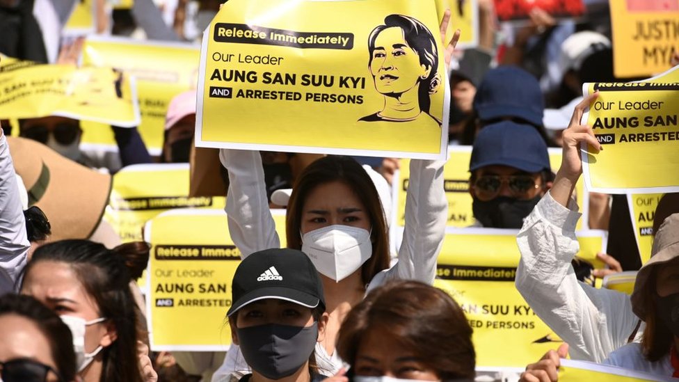 Демонстрация сторонников Аун Сан Су Чжи