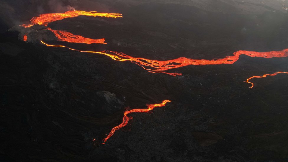 Реки лавы текли по склонам вулкана три месяца