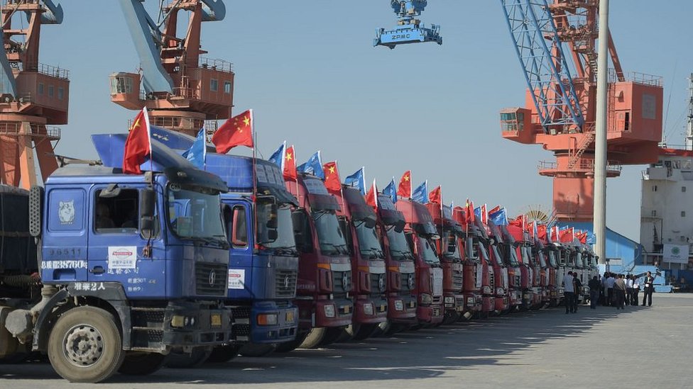 китайские грузовики в порту Гвадар в 2015 году