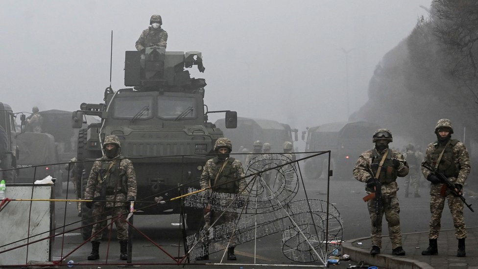 Военные в Алматы, 6 января