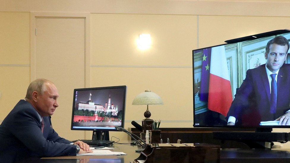 Недавно Макрон и Путин говорили по видеосвязи больше часа. Главной темой этого разговора тоже была Украина.