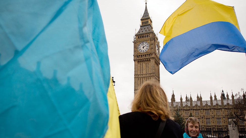 Акция протеста в поддержку Украины около британского парламента