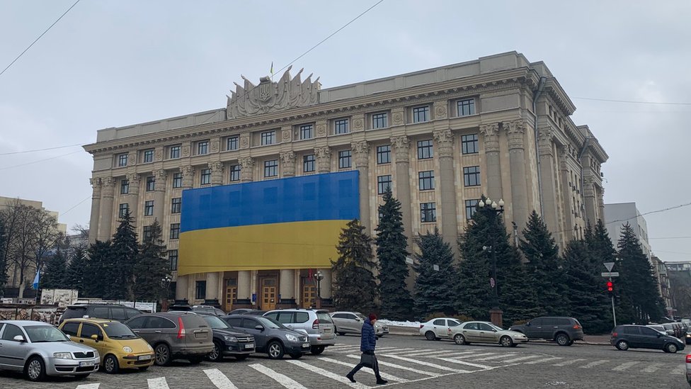 Флаг на здании харьковской администрации