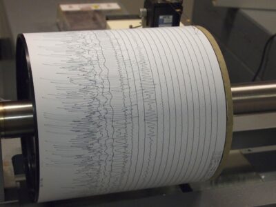 earthquake seismogram at weston observatory землетрясение землетрясение