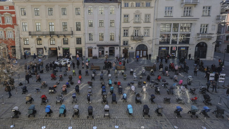 Акция во Львове в память о погибших во время войны детях