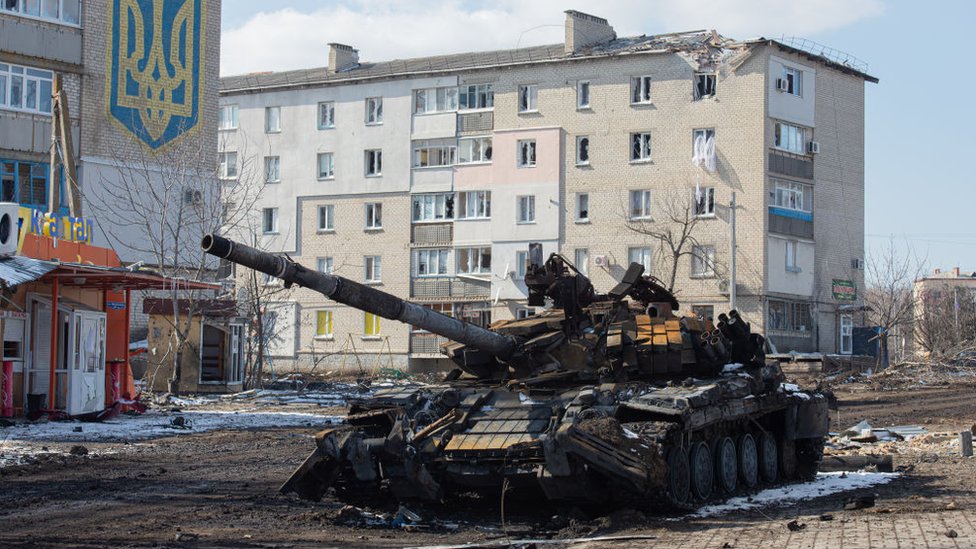 Сгоревший российский танк