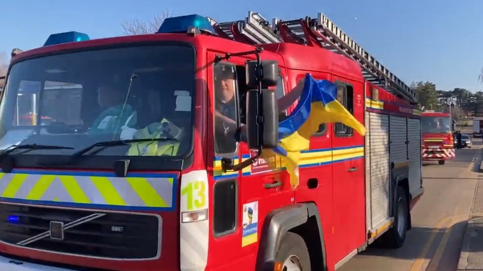 Украинский флаг на пожарной машине