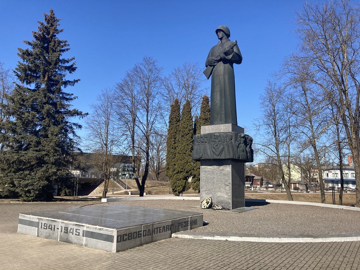 Памятник советским воинам в Латвии