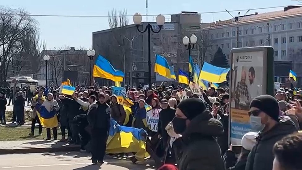 украинские протестующие в Херсоне