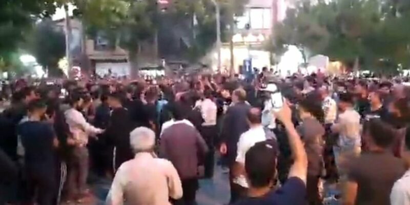 124824019 iranprotestugc Новости BBC Instagram, иран