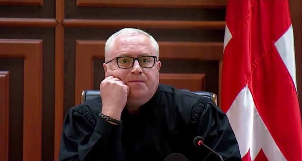 Судью обвинили. Судьи Грузии. Популярный судья США. Мамука Гварамия.
