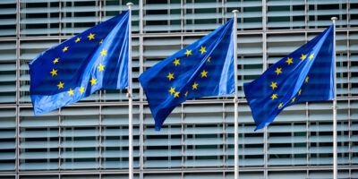 eu flags in front of european commission 2022 03 15 06 13 45 utc политика POLITICO, Грузинская мечта, Грузия-ЕС, олигархия
