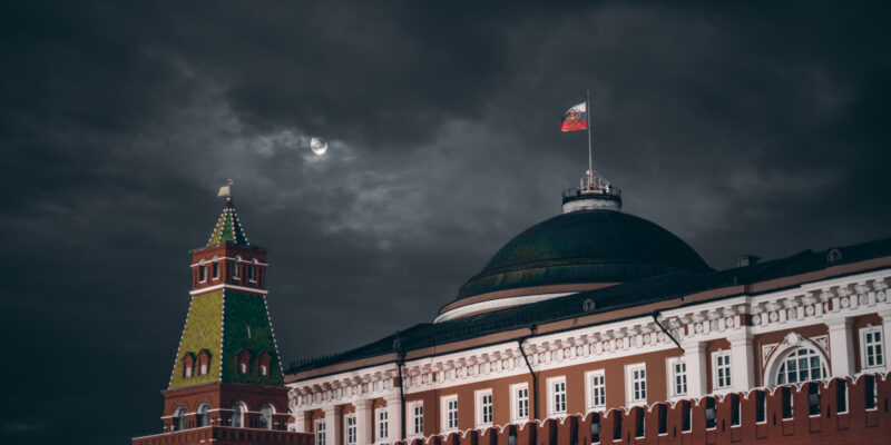 dark night shot of russian kremlin senate dome t 2022 03 18 20 57 14 utc новости Грузия-Россия, экономика Грузии