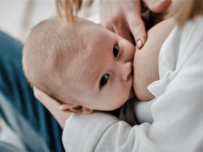 partial view of woman breastfeeding baby at home 2021 09 03 07 31 56 utc общество общество