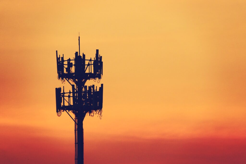 sunset and tall mast with cellular antenna 2021 10 17 06 22 53 utc экономика Beeline, featured, Veon, Грузия-Россия, Хвича Макацария