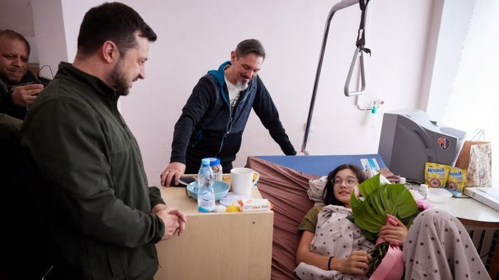 President Zelensky in a Ukrainian hospital