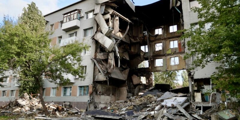126854901 aftermathofrussianairstrikes Новости BBC война в Украине, Донецкая область