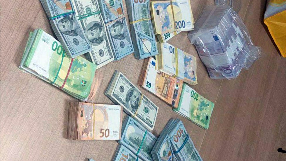 Деньги, изъятые при задержании Наумова и Акста на пограничном пункте Прешево