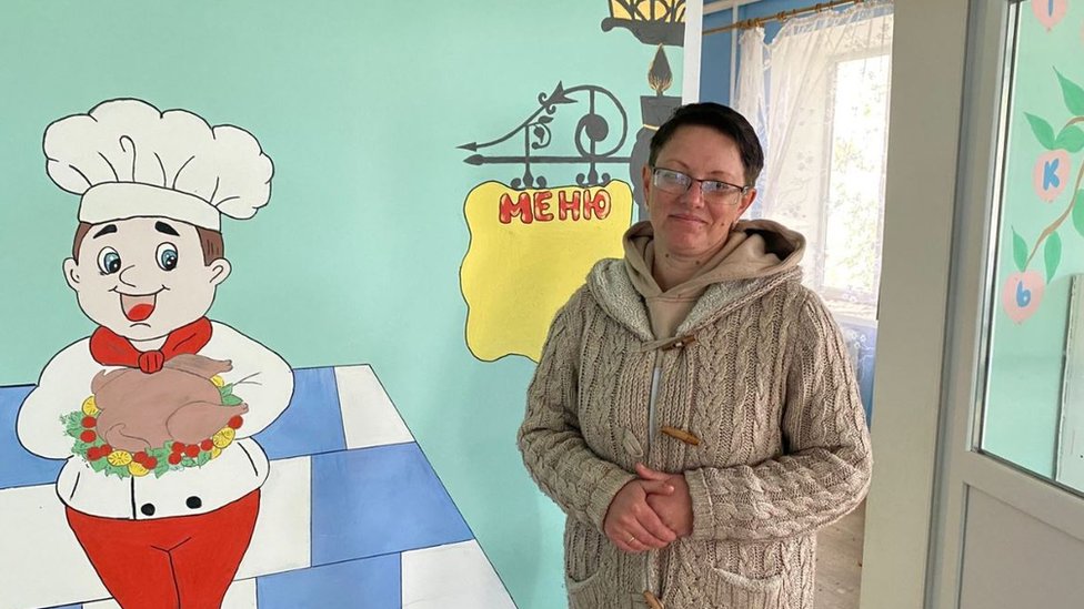Алена Билусь в разрушенном детском саду