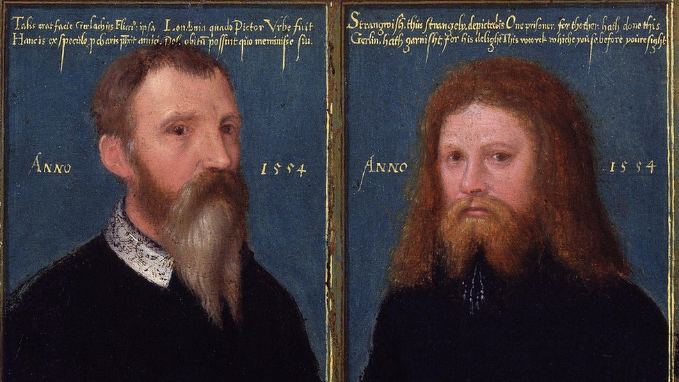 Портрет двух мужчин на голубом фоне