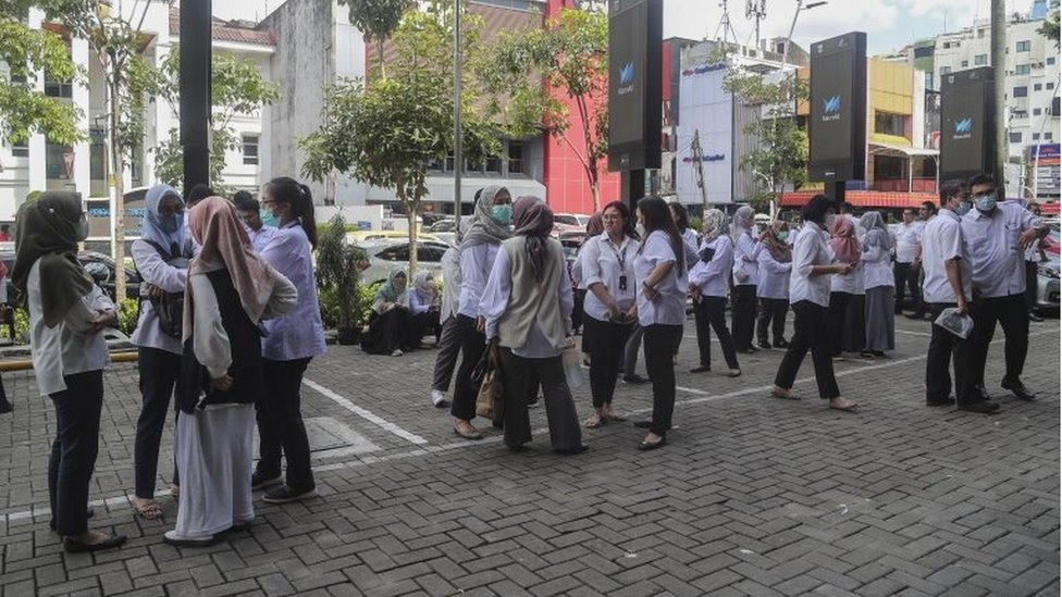 Толчки также были зафиксированы в столице Индонезии Джакарте, в ста километрах от эпицентра